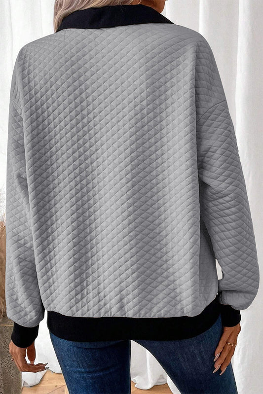 Sweat-shirt gris clair à col boutonné et bordures texturées