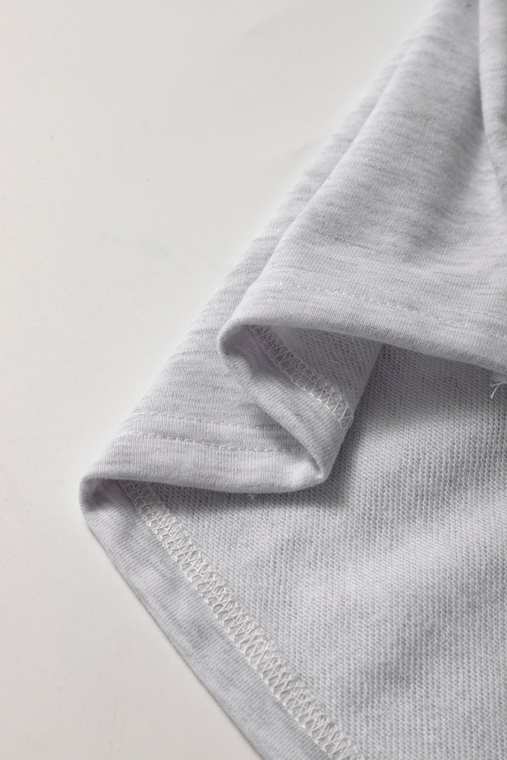 Mini-jupe en molleton gris clair avec cordon de serrage et poches