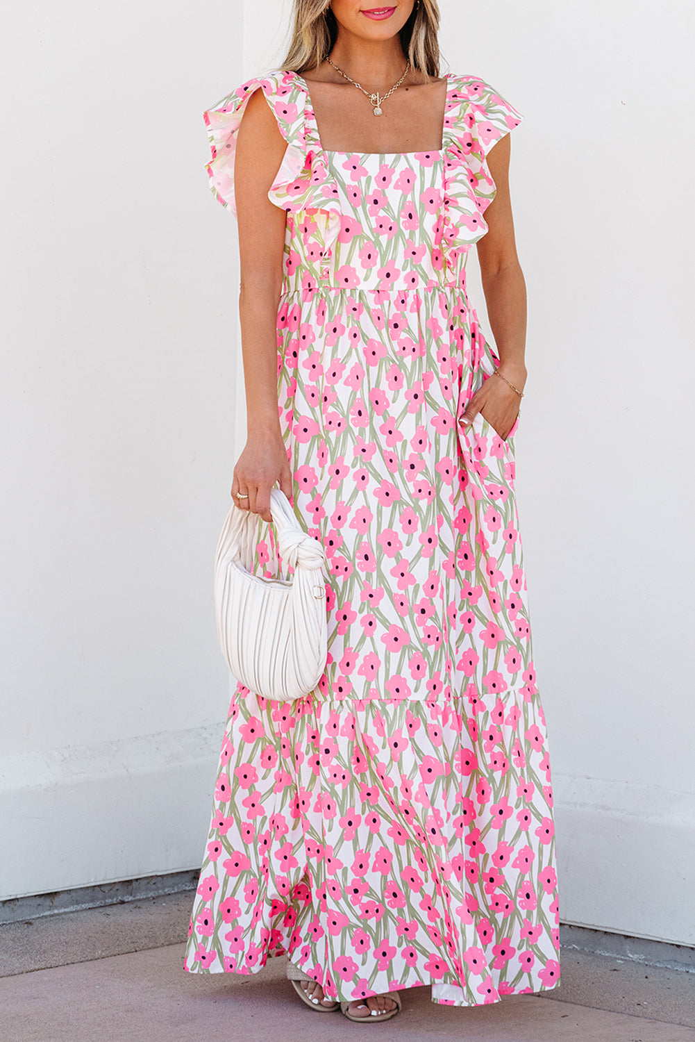 Robe longue rose à imprimé floral, col carré et bretelles à volants