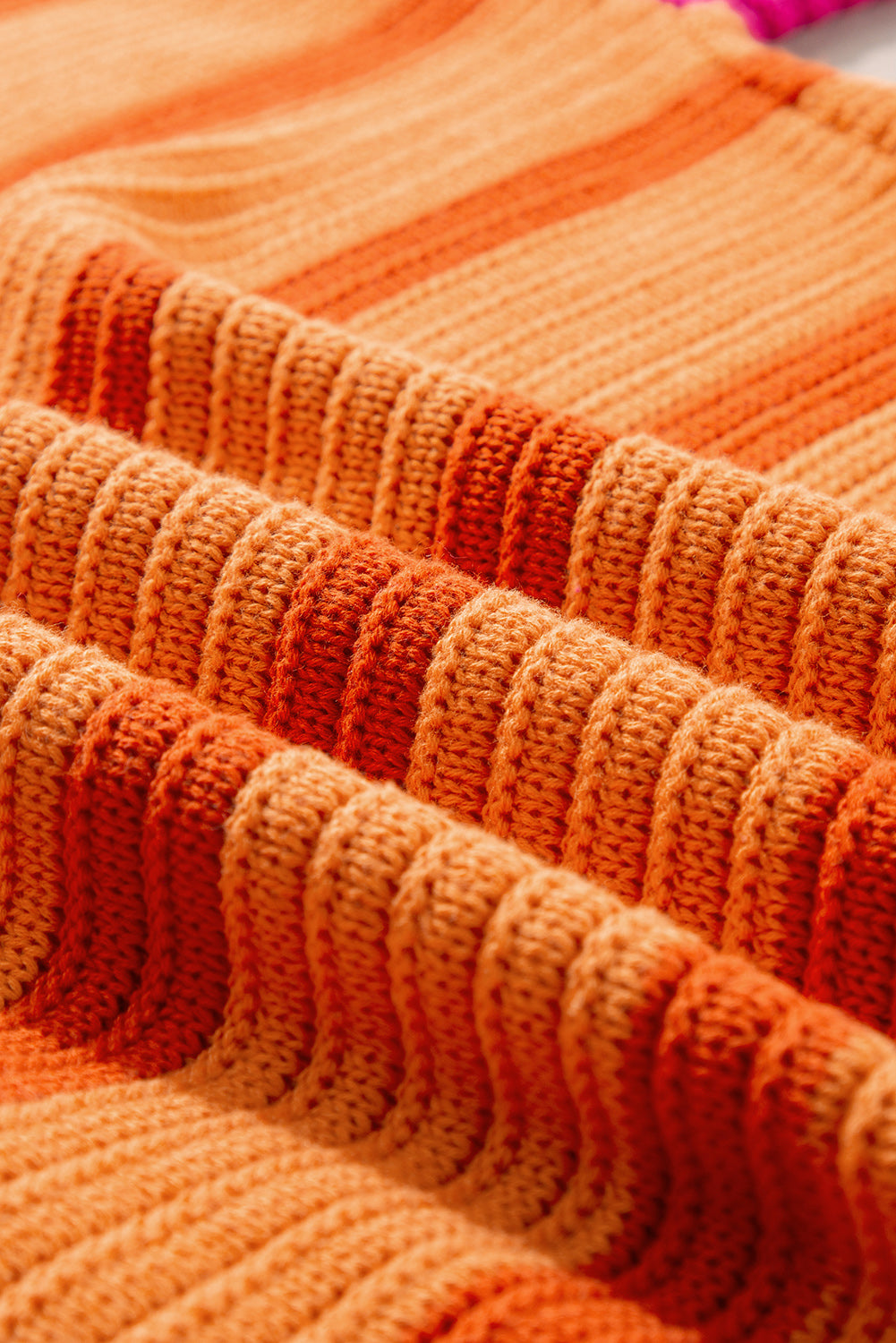 Pull ample à rayures orange et blocs de couleurs, col ras du cou et épaules tombantes