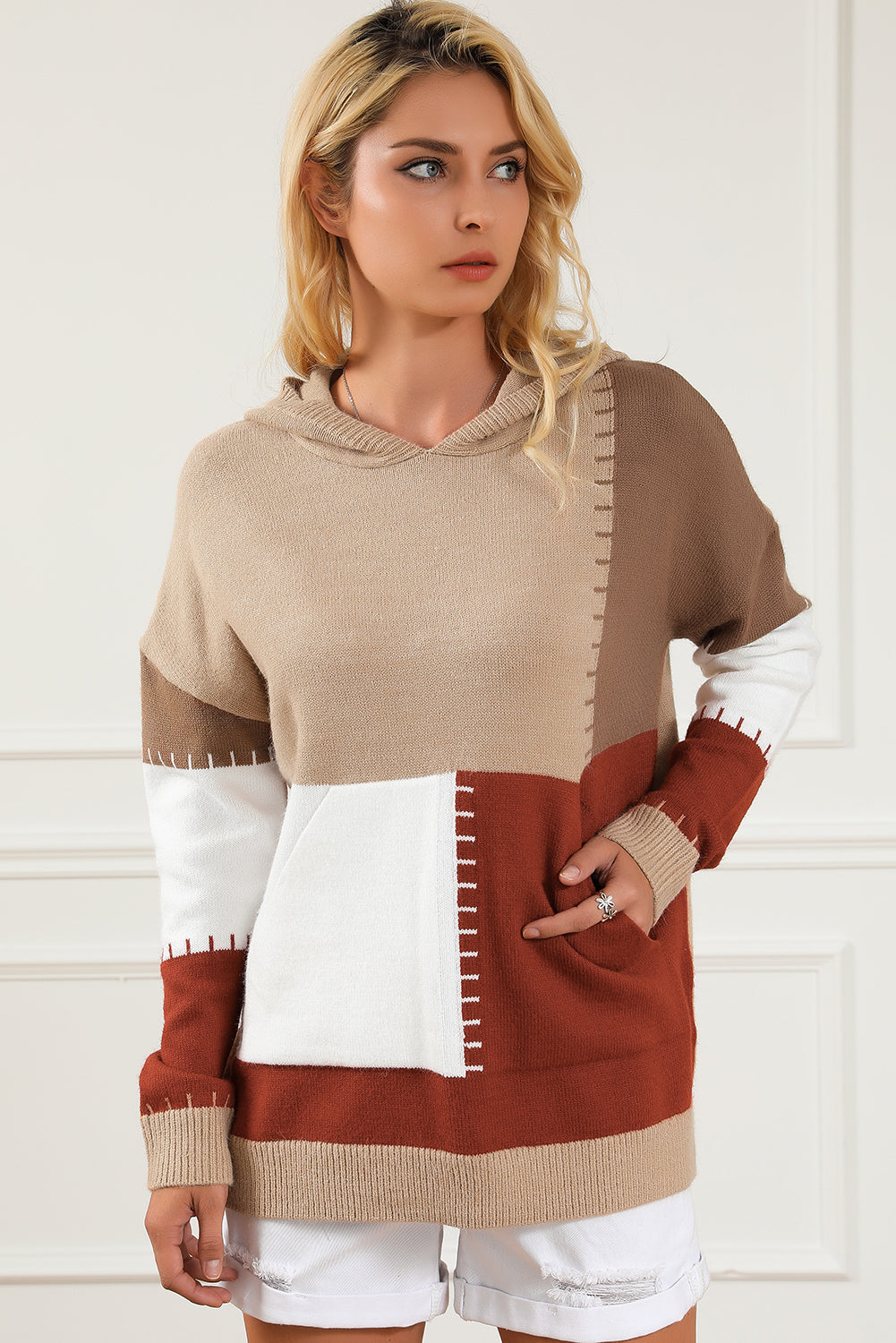 Jersey con capucha y bolsillo de canguro en bloques de color marrón 