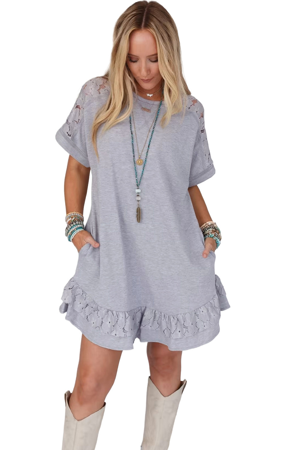Robe t-shirt à volants en dentelle et patchwork floral gris clair