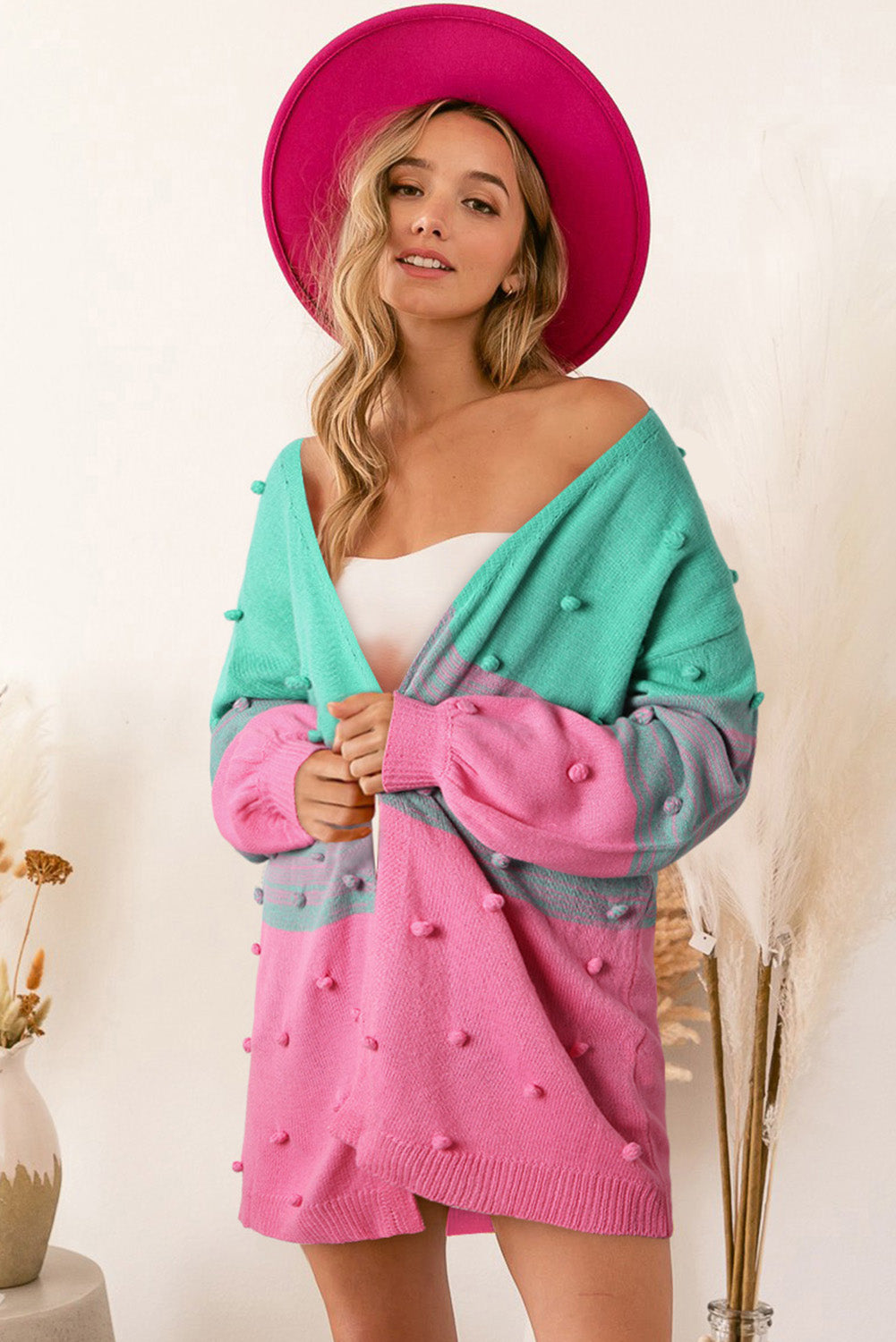 Cardigan ouvert à pompons marron et blocs de couleurs 