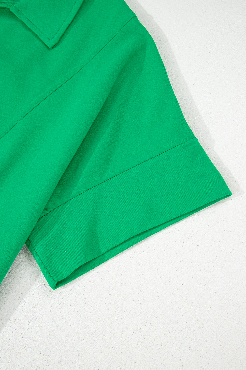 Chemisier vert vif à manches courtes et col rabattu, grande taille