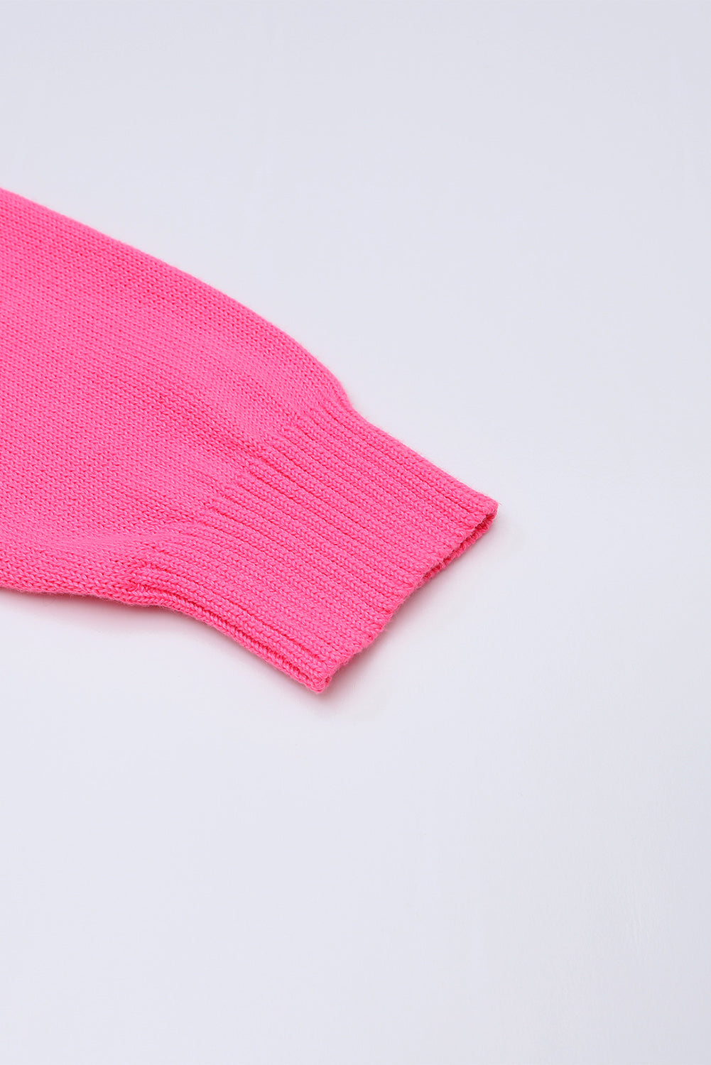 Cardigan boutonné à manches longues et bordure côtelée à rayures beiges