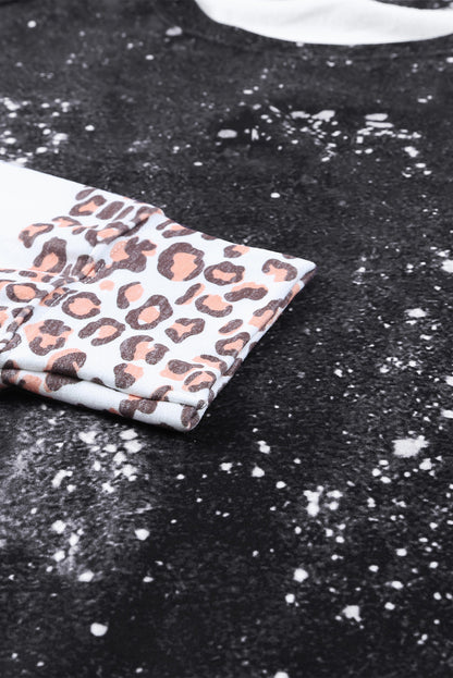Sudadera blanqueada con estampado de leopardo navideño nevado