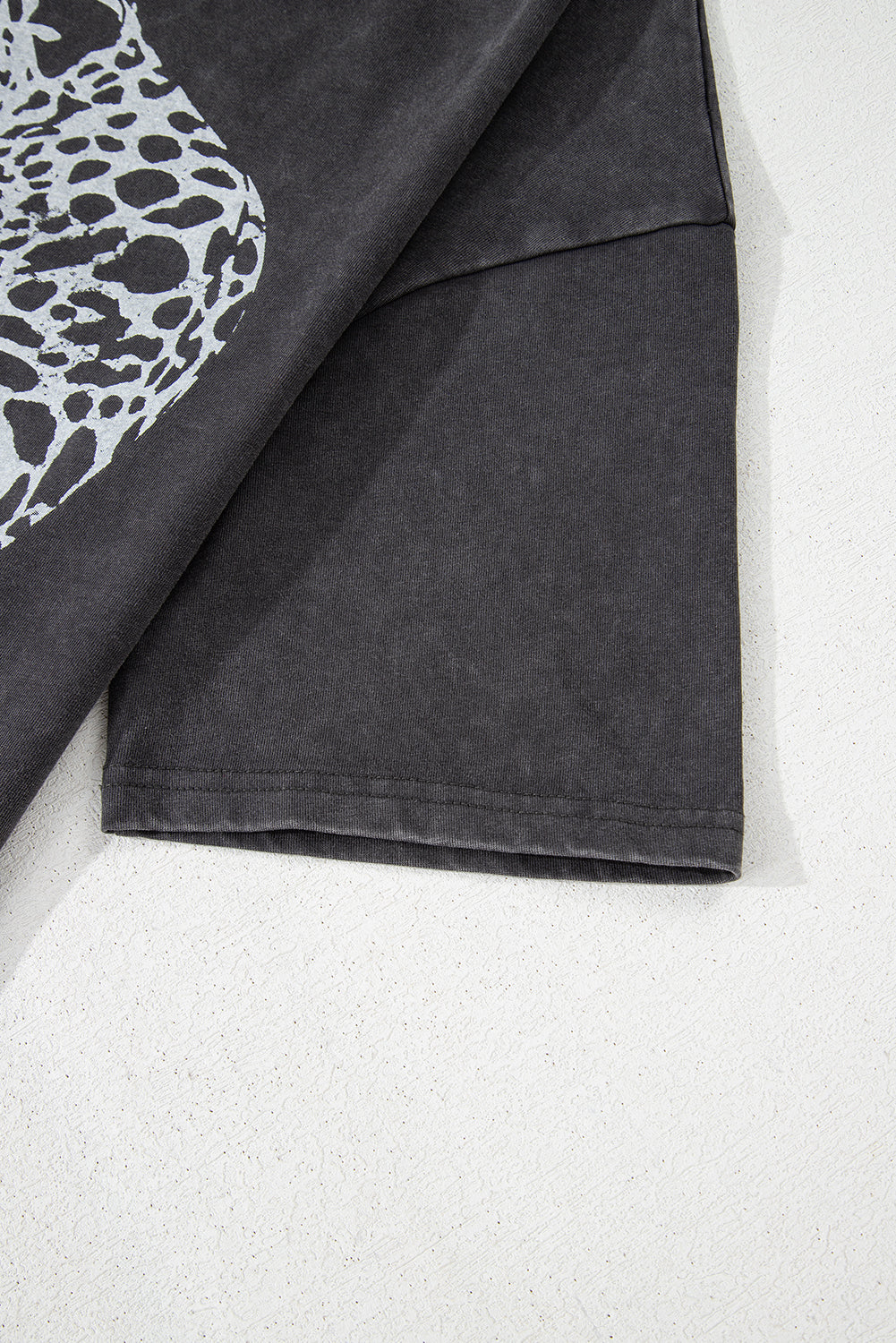 T-shirt graphique gris moyen à imprimé guépard vintage délavé minéral