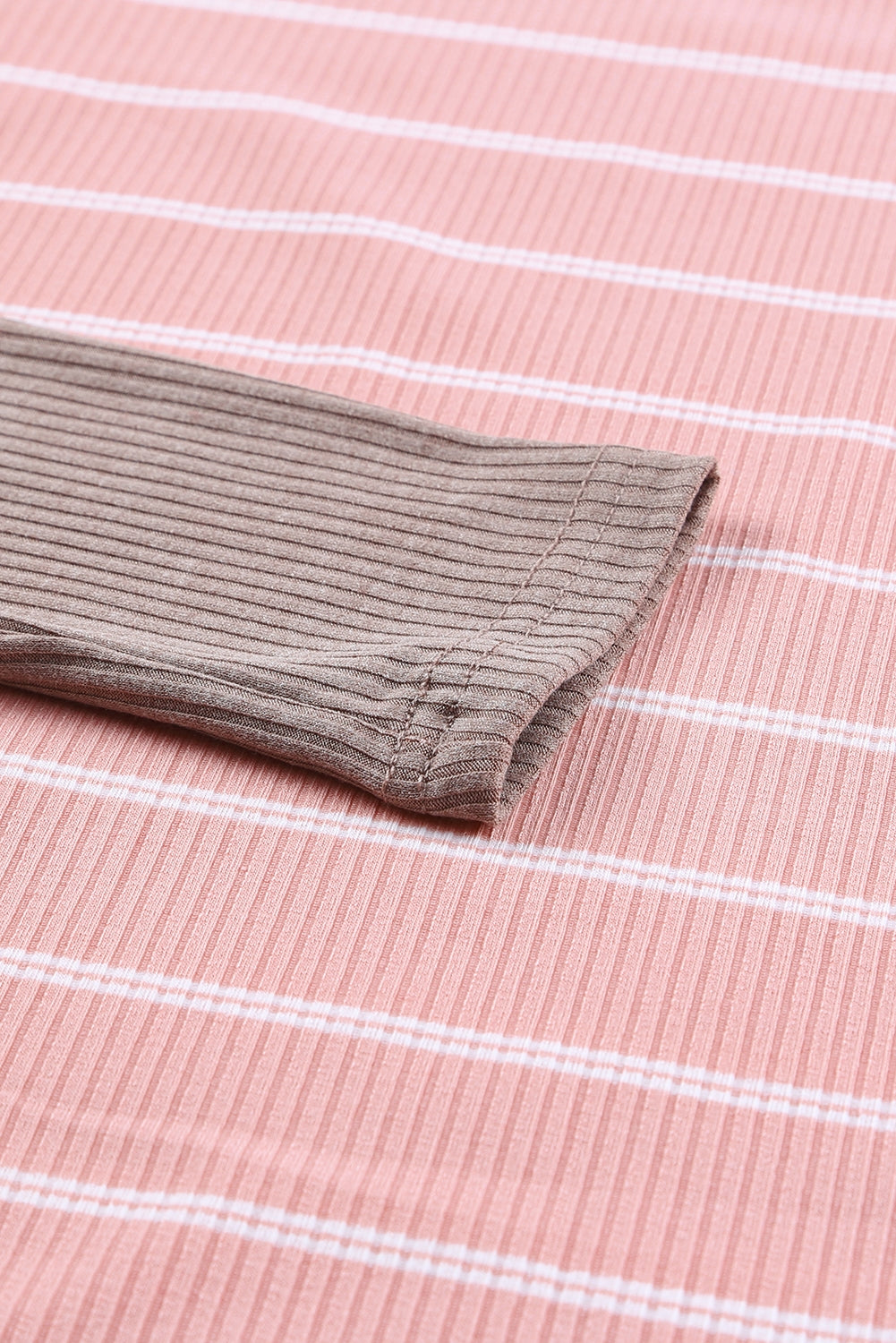 Pull rayé en tricot côtelé à poignets color block