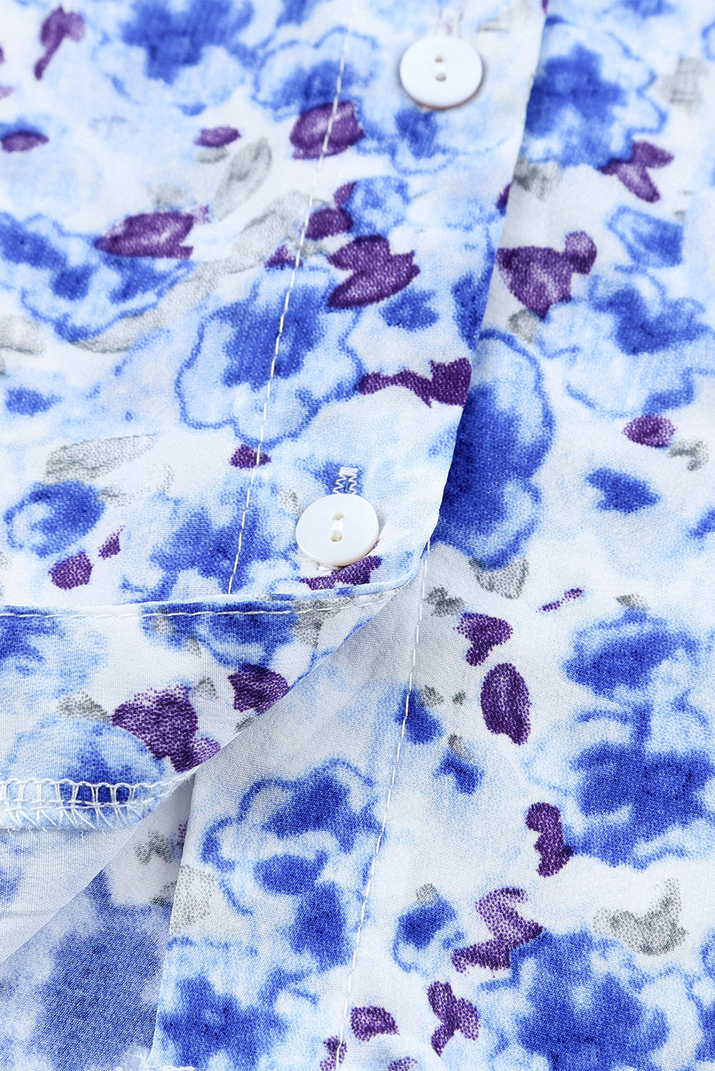 Blusa con botones y cuello en V con estampado floral 