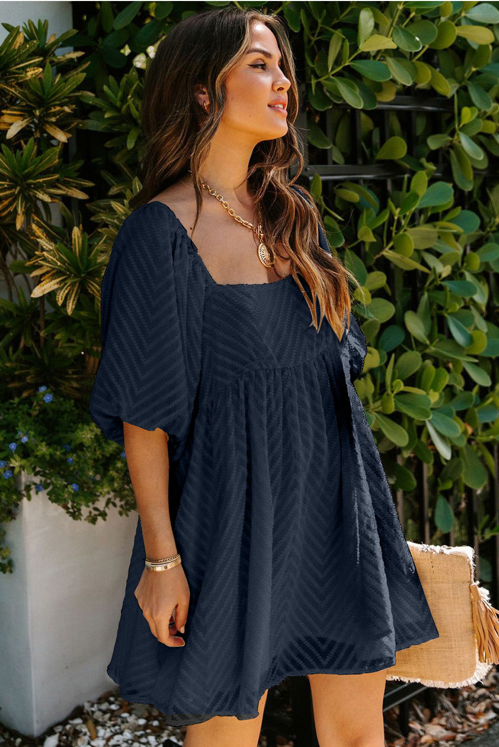 Mini-robe babydoll à col carré et manches bouffantes