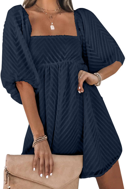 Mini-robe babydoll à col carré et manches bouffantes