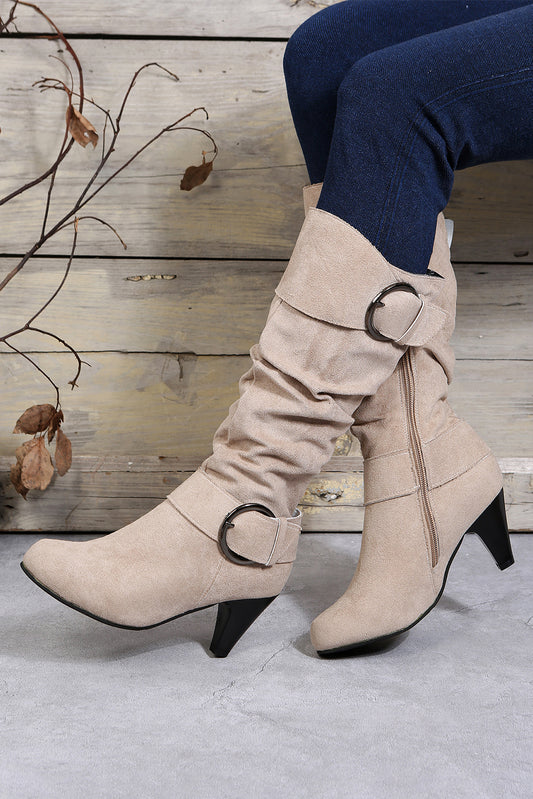 Botas de tacón con cremallera y decoración con hebilla y punta en punta beige 