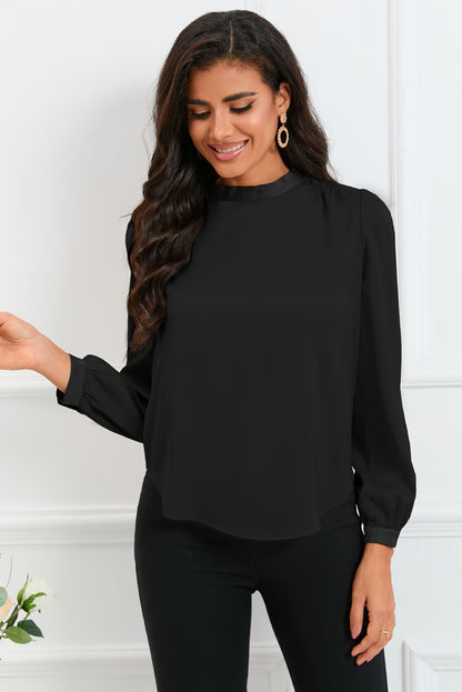 Blusa con cuello simulado en la espalda con lazo en bloque de color blanco