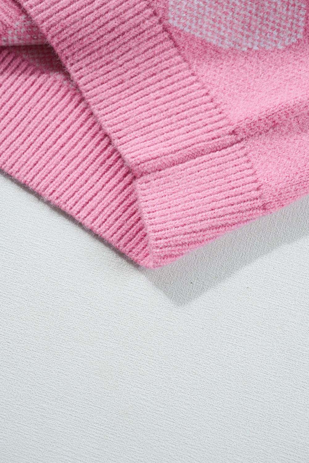 Pull ras du cou rose à imprimé cœur perlé pour la Saint-Valentin