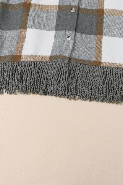 Chaqueta negra con dobladillo con flecos y bolsillo con botones a presión a cuadros 