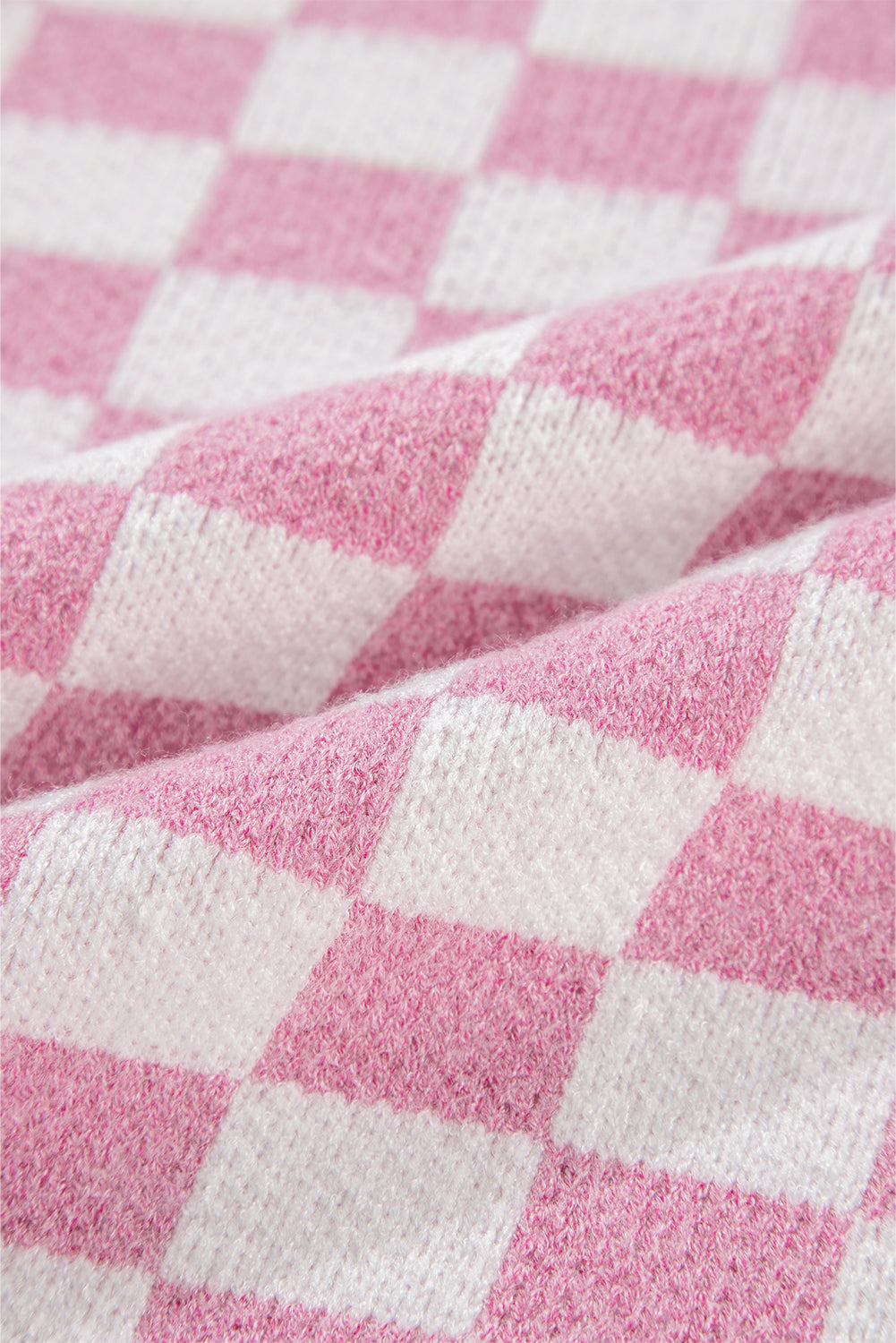 Pull rose à carreaux et boutons, col en V, épaules tombantes