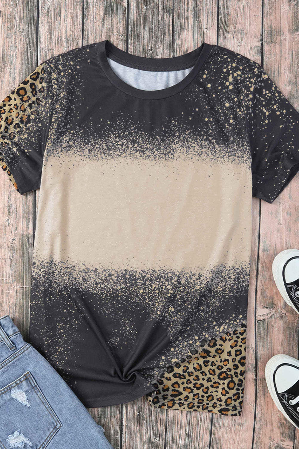 Blank Apparel - Camiseta blanqueada con detalle de leopardo gráfico en blanco gris