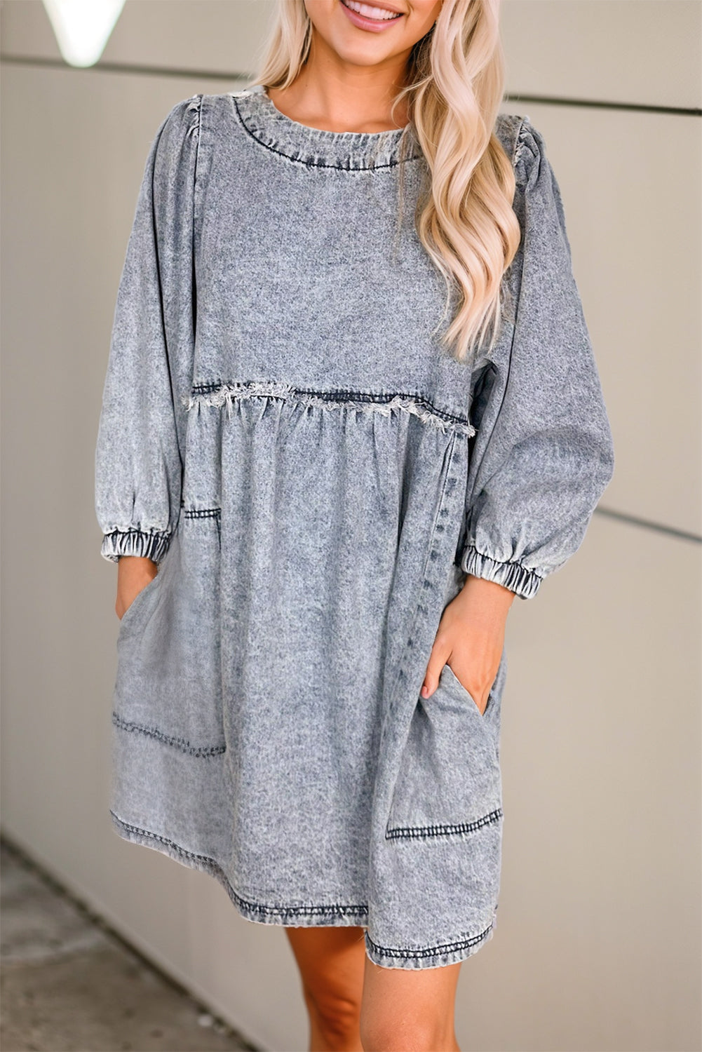 Robe courte ample en jean bleu clair délavé à taille haute