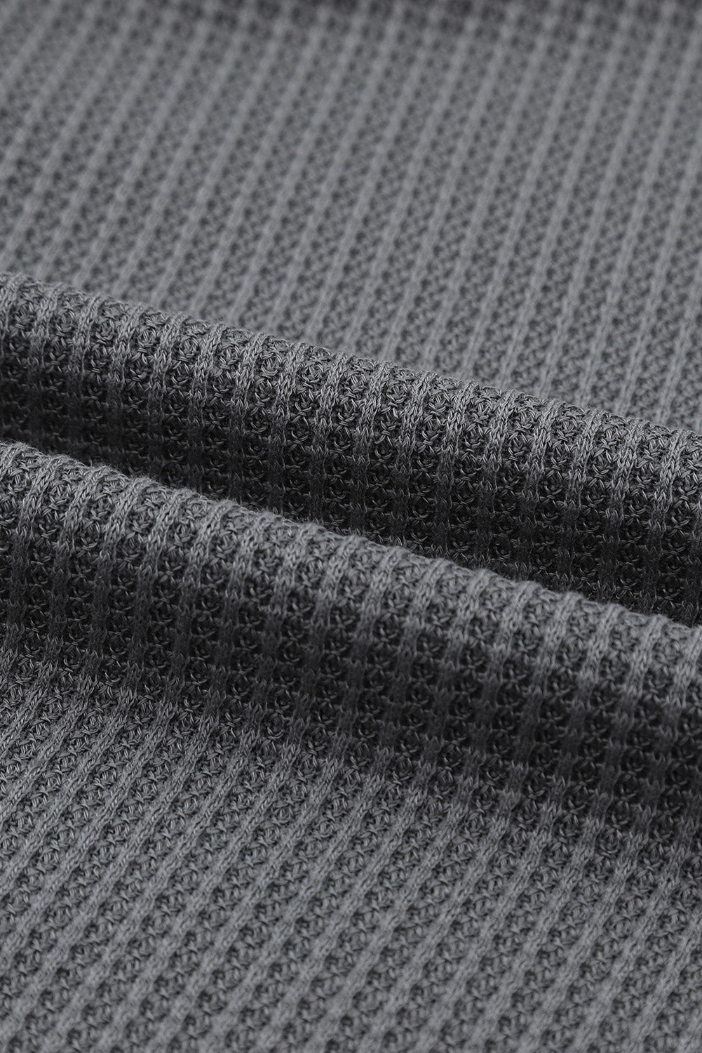 Haut Henley en tricot gaufré blanc brillant avec coutures apparentes et patchs contrastés