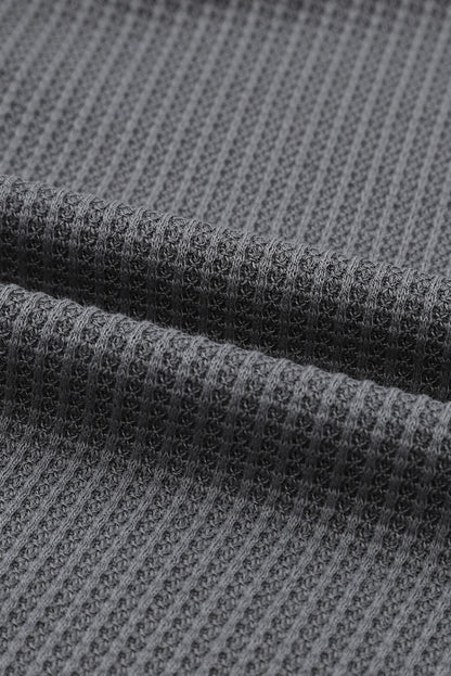 Haut Henley en tricot gaufré blanc brillant avec coutures apparentes et patchs contrastés