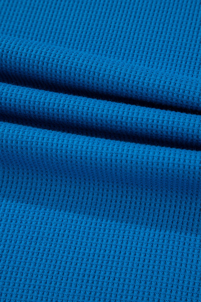 Chemisier en maille côtelée bleu ciel à manches patchwork florales et col en V