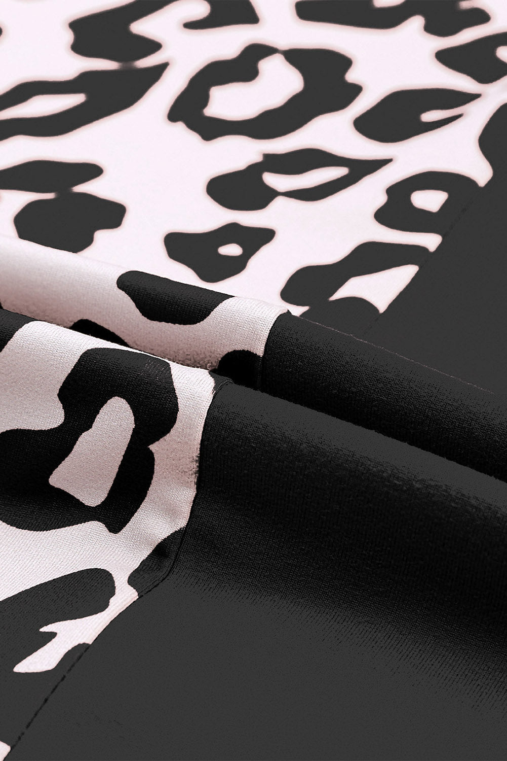 Robe t-shirt à manches courtes et imprimé léopard contrasté avec fentes 