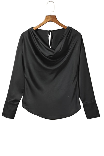 Blusa elegante de manga larga con cuello vuelto negro