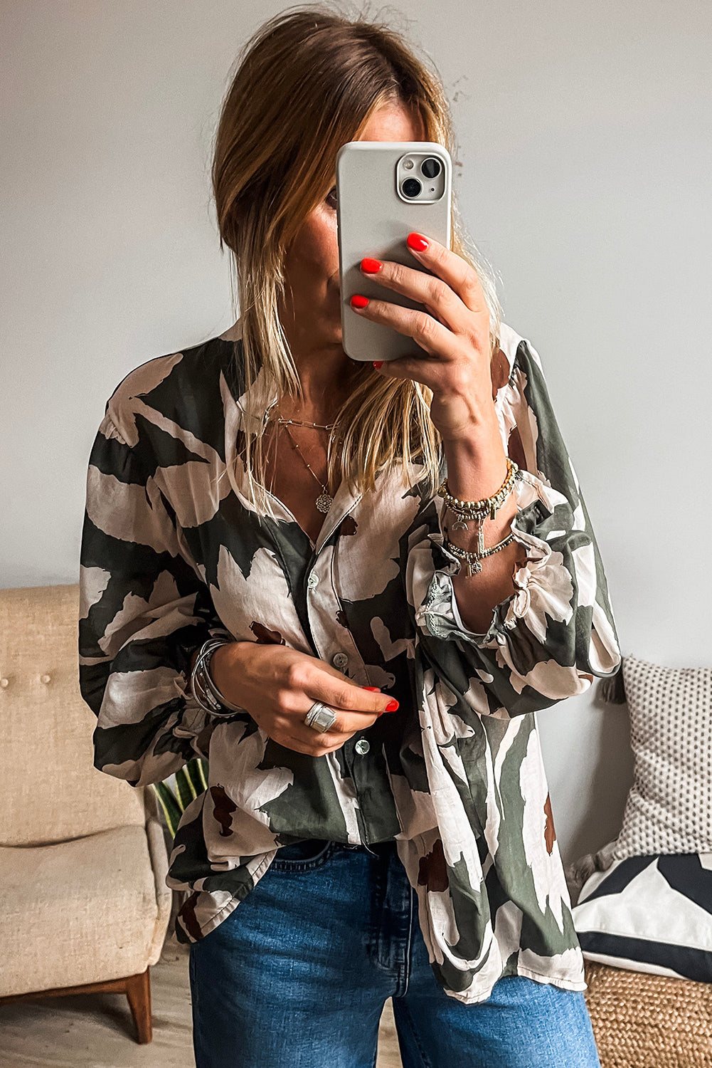 Chemisier à manches bouffantes et demi-bouton à imprimé floral abstrait trèfle à quatre feuilles