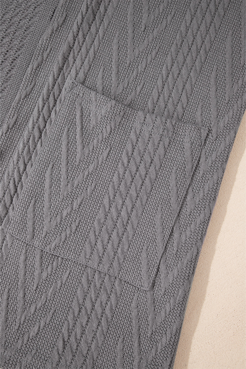 Cardigan gris moyen uni texturé ouvert sur le devant avec poche