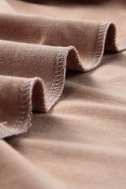 Top caqui de talla grande con bloques de color y canesú de leopardo 