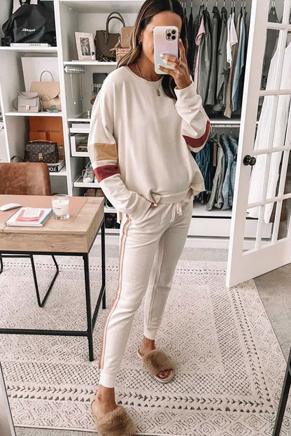 Ensemble de détente blanc à manches contrastées et coutures latérales 