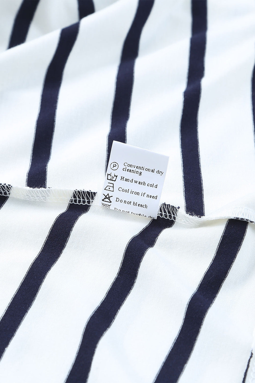 Top henley con botones a rayas y manga larga