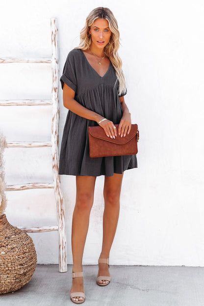 Minivestido babydoll enrollable de manga corta con cuello en V