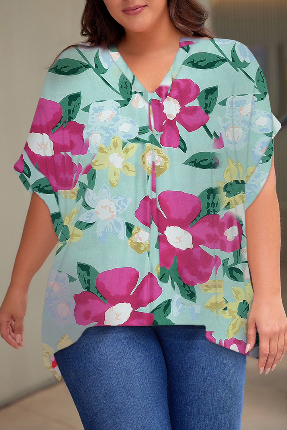 Blusa con cuello en V y bolsillo en el pecho con estampado de flores 