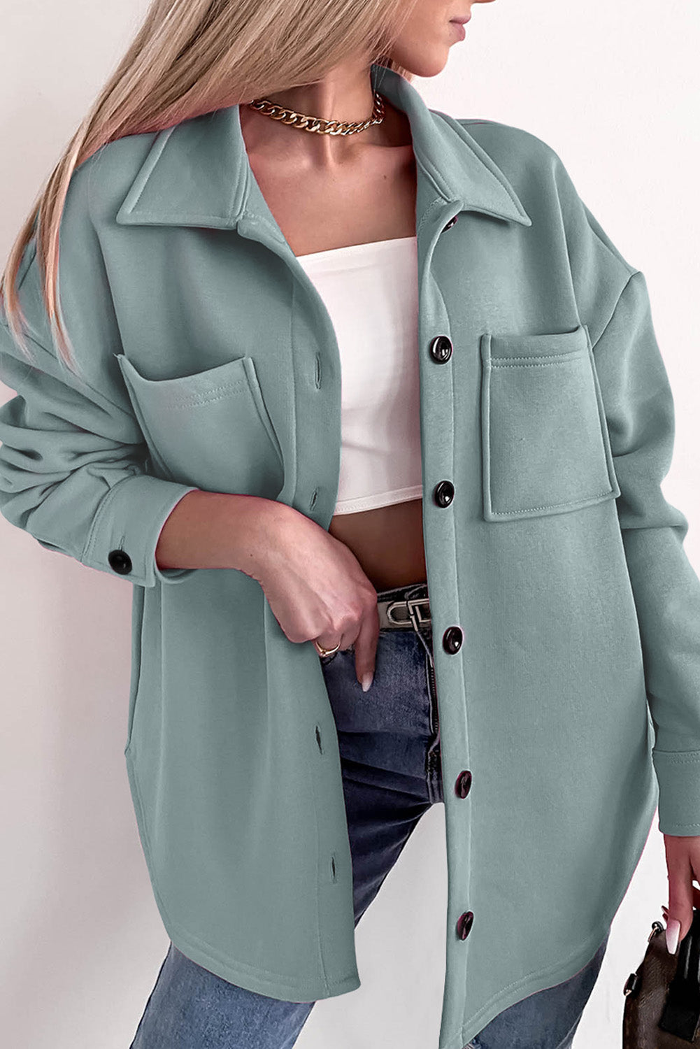 Veste-chemise boutonnée à manches longues et poches de couleur unie noire 