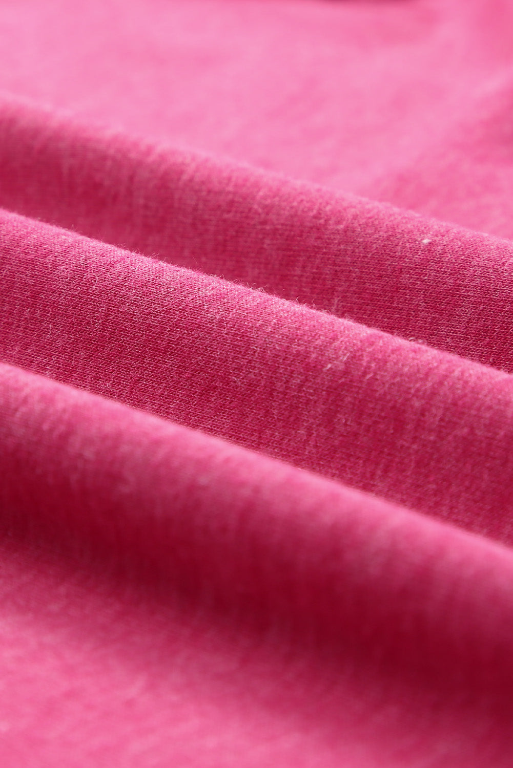 Camiseta de manga corta con cuello en V y lavado mineral