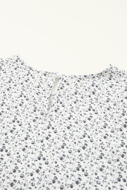 Blusa con mangas de burbuja con volantes arrugados y estampado floral negro 