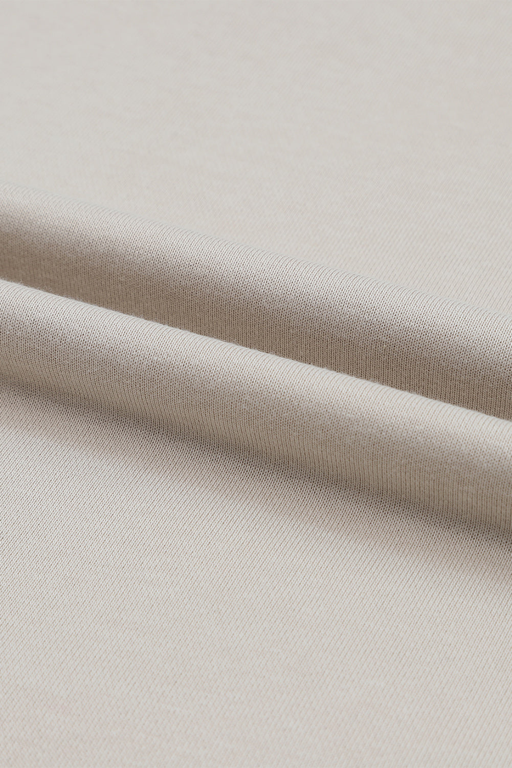 Tenue de détente avec haut à manches longues gris et pantalon à cordon