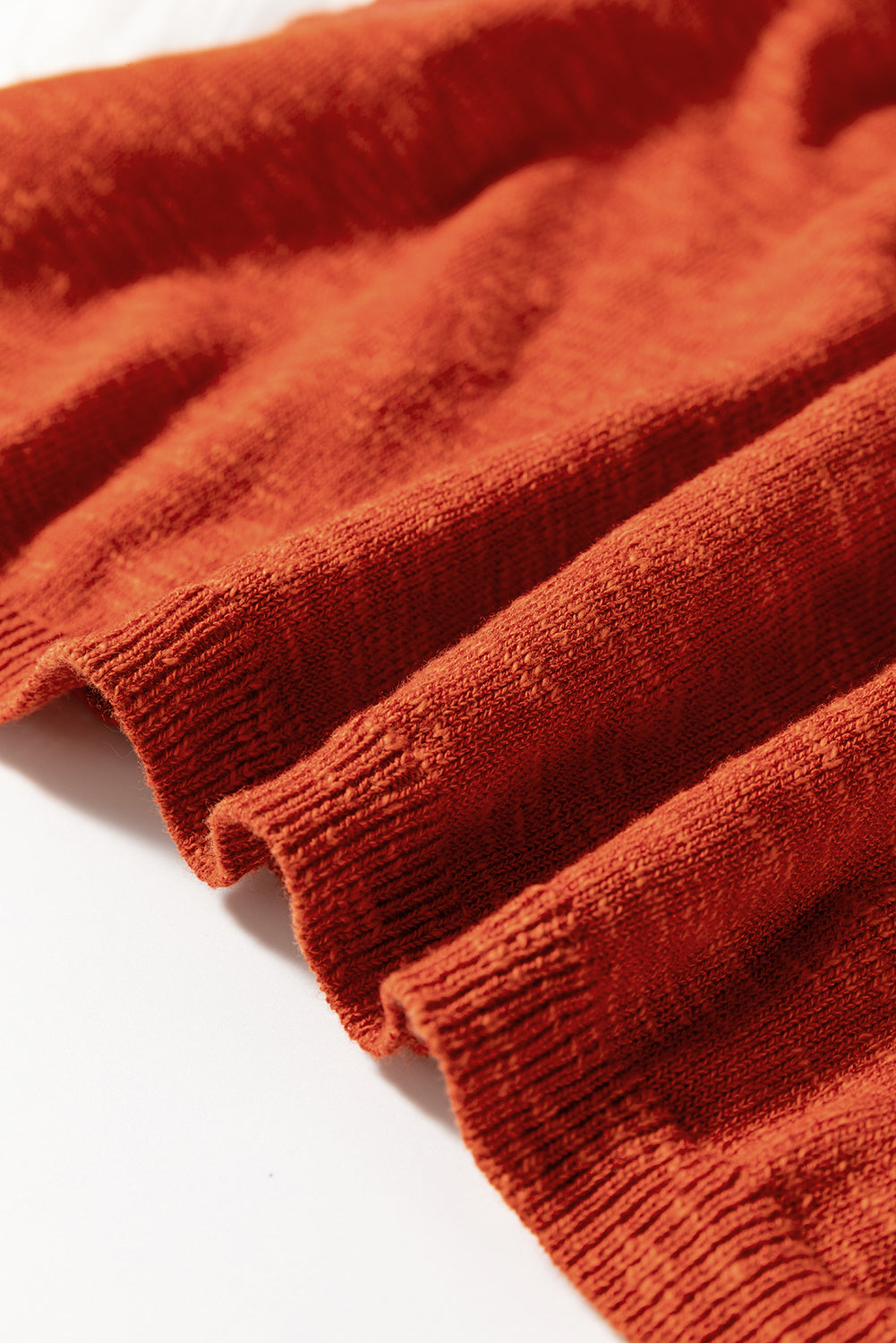 Pull orange uni à manches courtes et col en V fendu