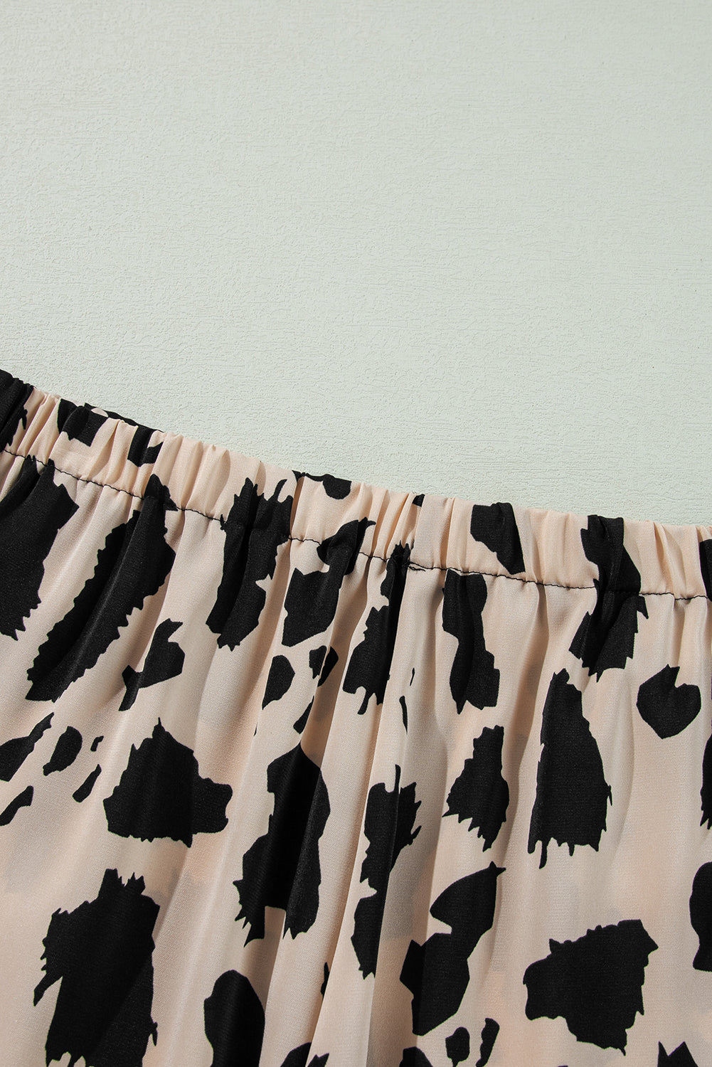 Pyjama deux pièces ample à bordure contrastée et motif guépard kaki