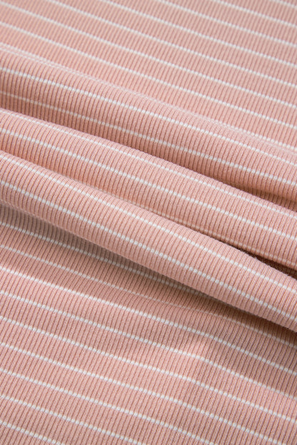 Haut ample à manches longues et col bénitier à rayures roses avec fentes latérales