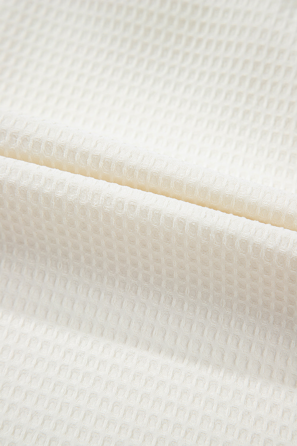 Chemisier blanc uni en tricot gaufré à volants