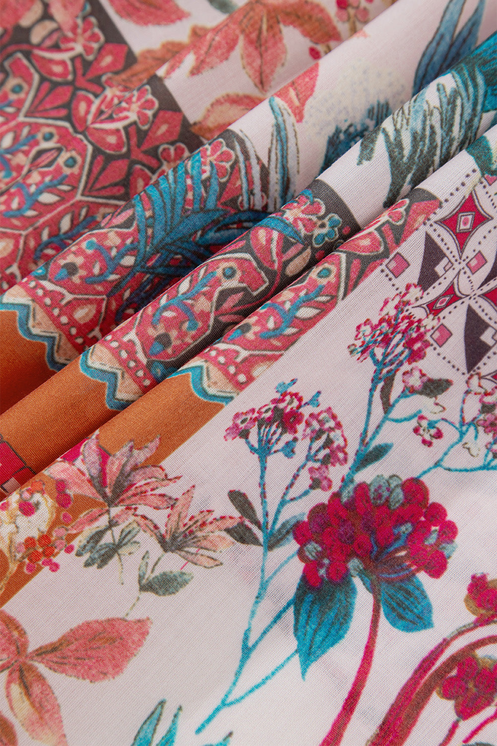 Chemise rouge bohème à imprimé géométrique mixte et manches bouffantes