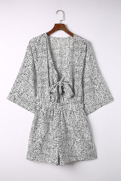 Blusa de guepardo con cuello con volantes y mangas 3/4 de color caqui 