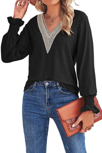 Chemisier à manches courtes et col en V avec bordure en dentelle