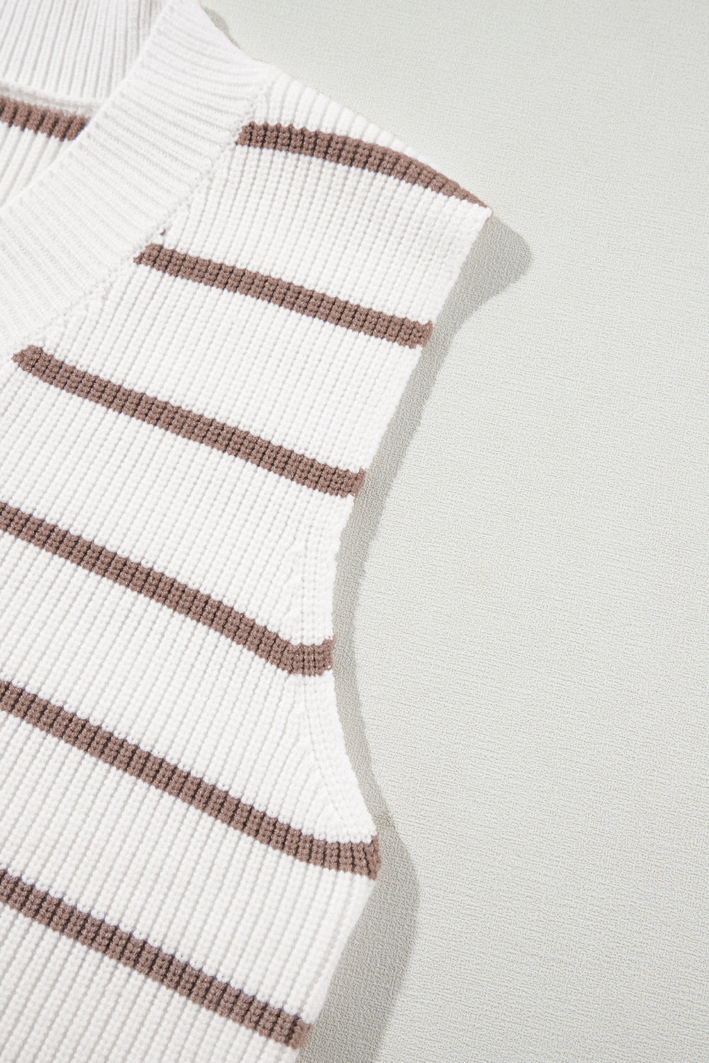 Gilet ample en tricot à rayures kaki et col en V