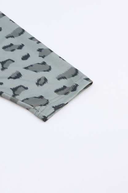 Top holgado de manga larga con costuras y estampado animal marrón