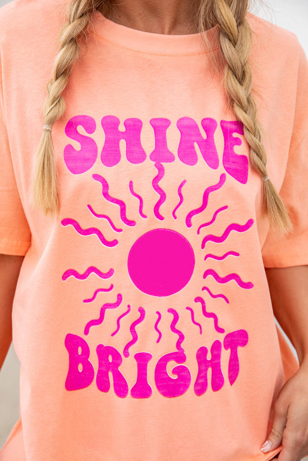 T-shirt décontracté graphique rose SHINE BRIGHT