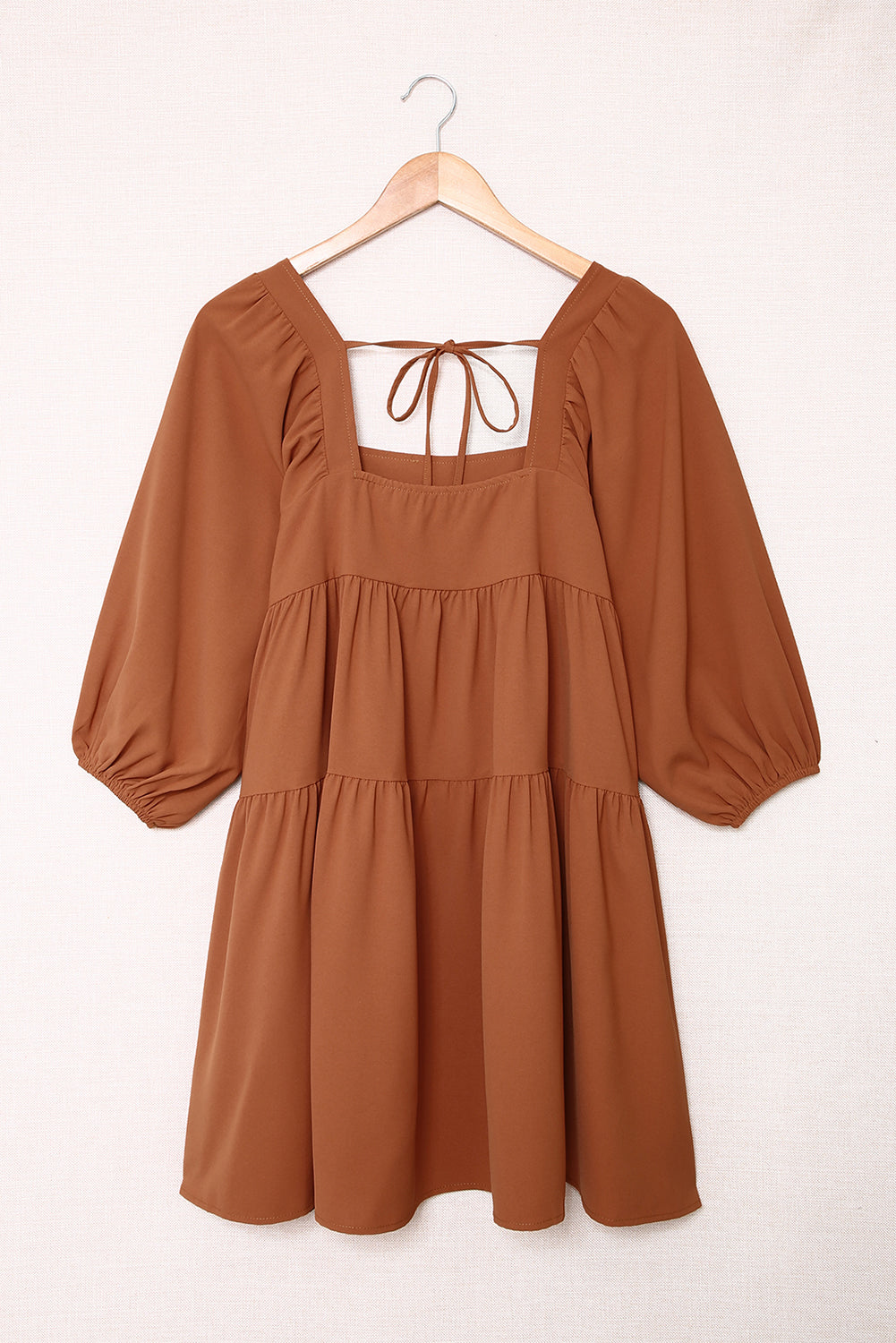 Minivestido asimétrico con cuello cuadrado y media manga 