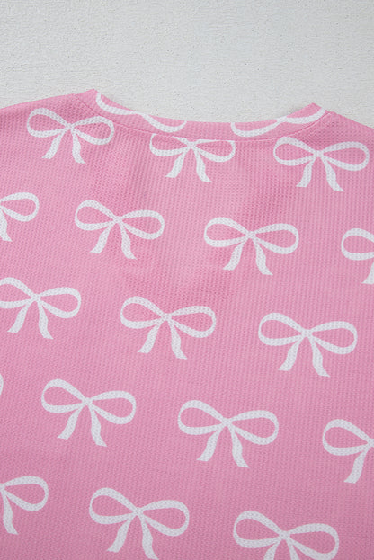 Ensemble t-shirt col V et short en tricot gaufré rose imprimé nœud papillon